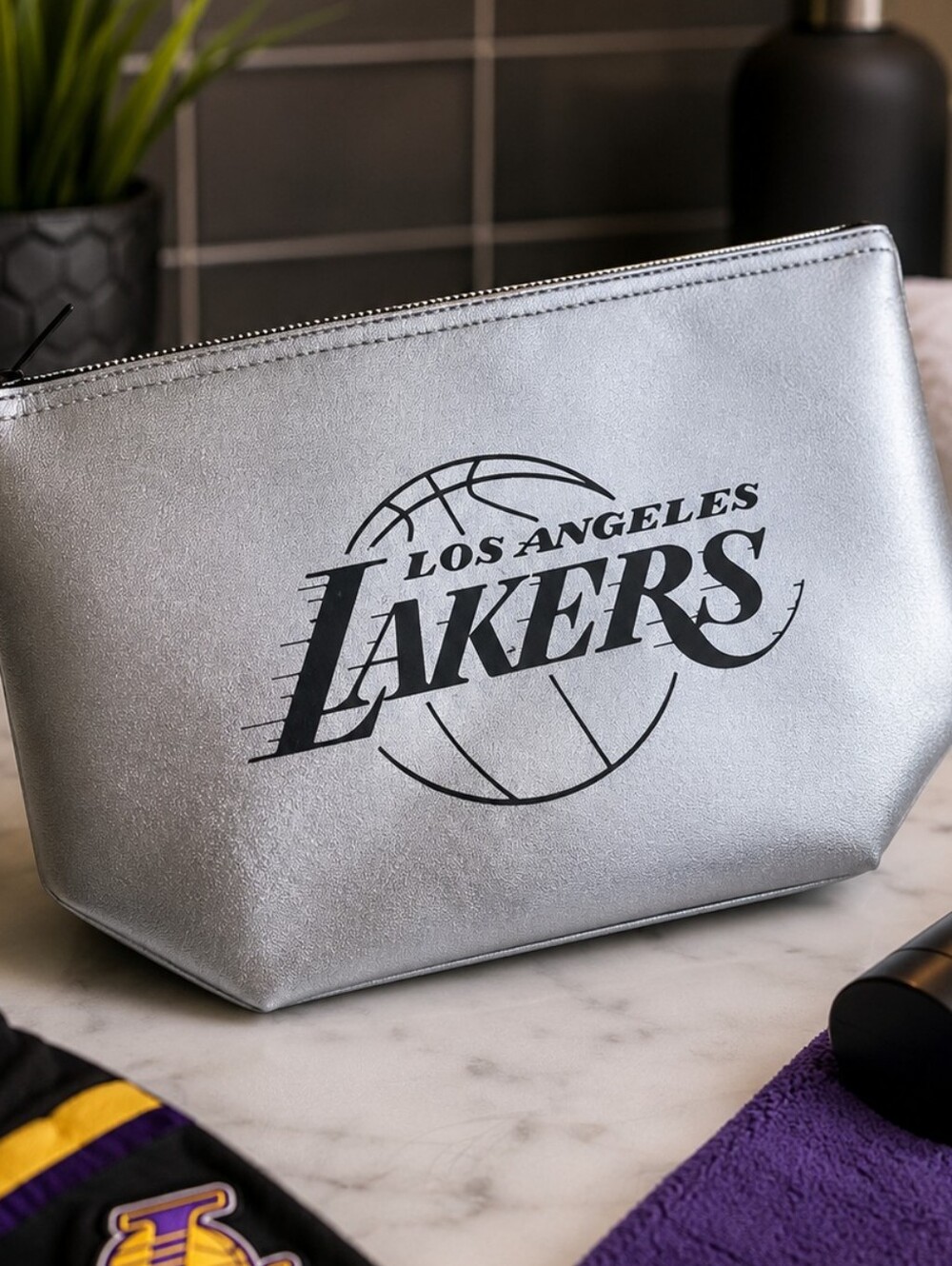 Los Angeles Lakers Silver Travel Toiletry Bag Cosmetic Zip Pouch NBA Fan Gift